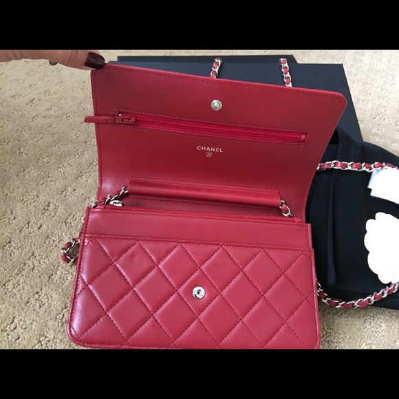***SOLD*** CHANEL Wallet On Chain - Red Lambskin - Picture 4 of 6